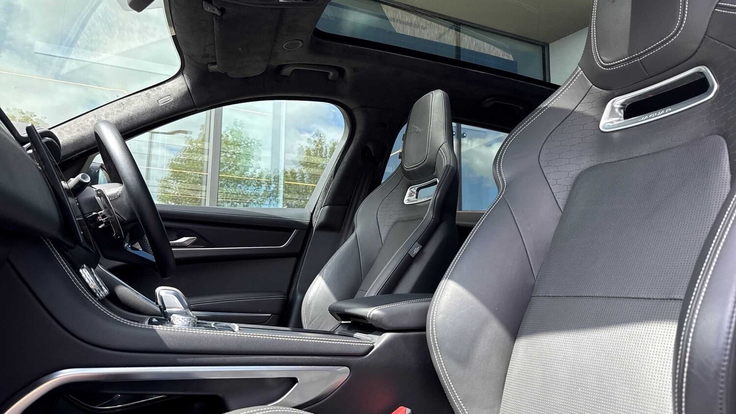 Used Jaguar F-Pace 2023 for sale - 76460357: Photo 21