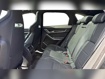 Used Jaguar F-Pace 2023 for sale - 76460357: Photo