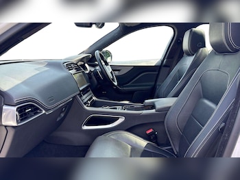 Used Jaguar F-Pace 2019 for sale - 79001934: Photo
