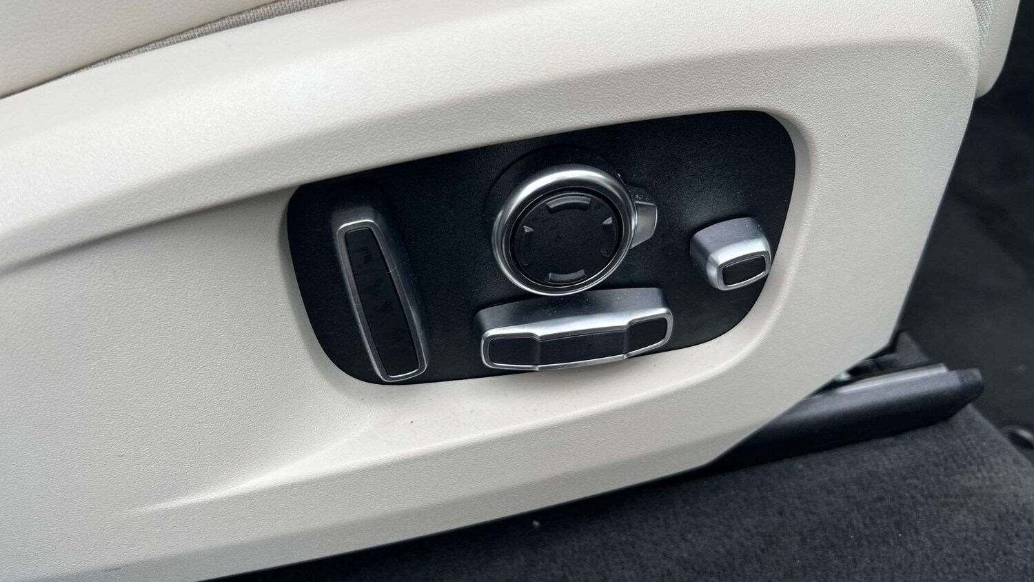 Used Jaguar F-Pace 2024 for sale - 76459942: Photo 32