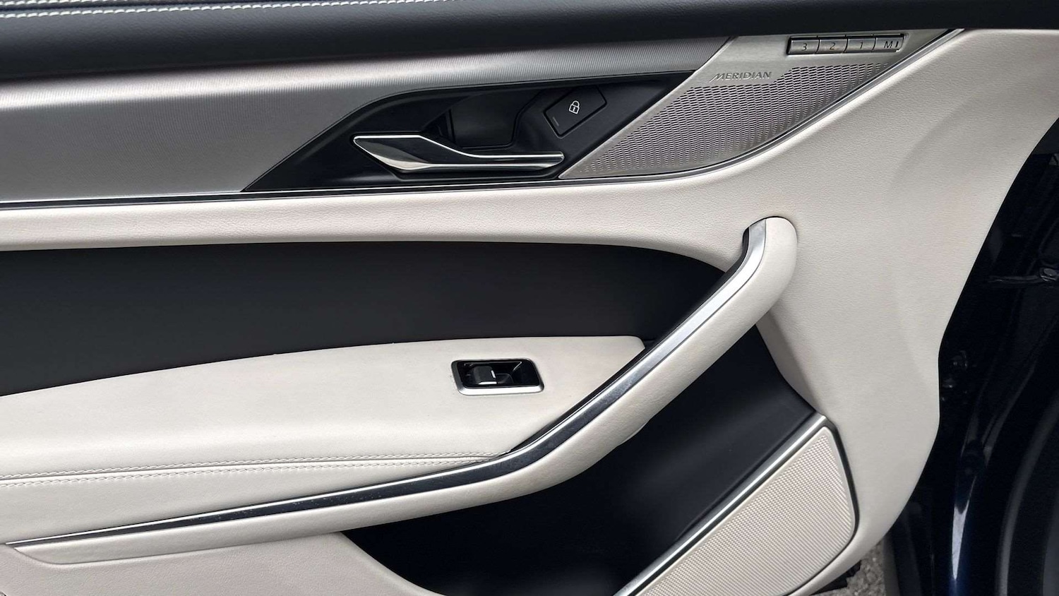 Used Jaguar F-Pace 2024 for sale - 77842292: Photo 24