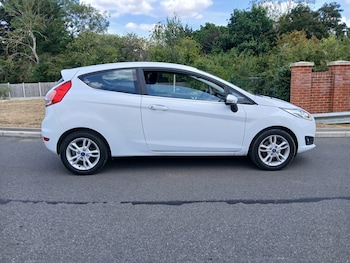 Used Ford Fiesta 2015 for sale - 79302368: Photo