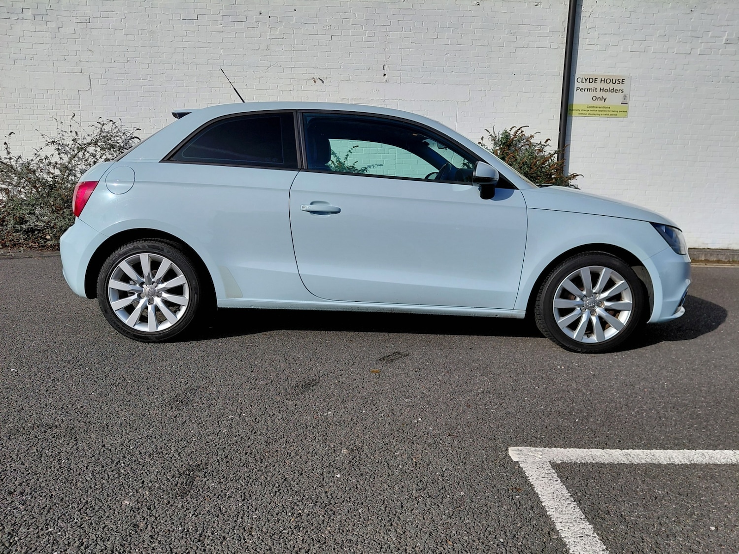 Used Audi A1 2011 for sale - 77667958: Photo 2