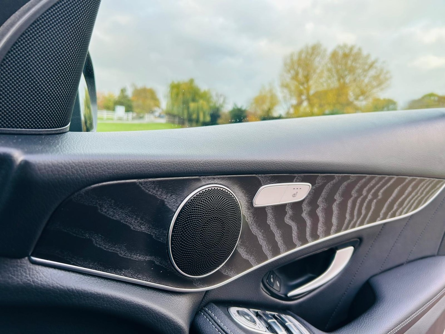 Used Mercedes-Benz GLC 2019 for sale - 76665957: Photo 12