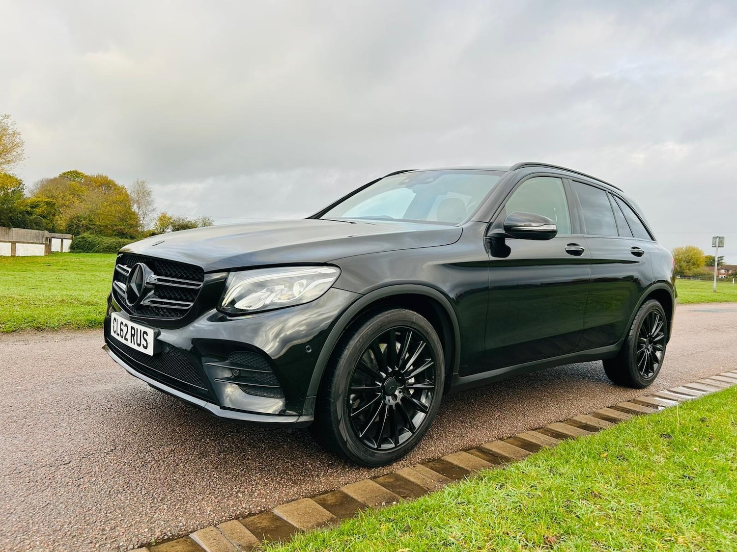 Used Mercedes-Benz GLC 2019 for sale - 76665957: Photo 2