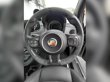 Used Abarth 695 2023 for sale - 77797291: Photo