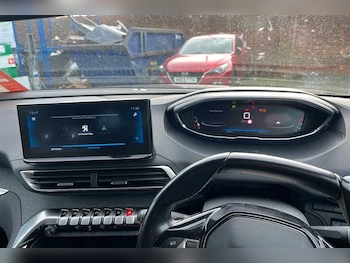 Used Peugeot 5008 2021 for sale - 76525359: Photo