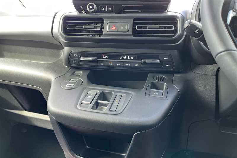 Used Vauxhall Combo Life Electric 2024 for sale - 76955602: Photo 14