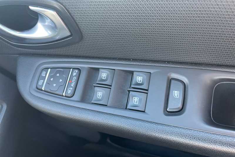 Used Renault Clio 2017 for sale - 78188217: Photo 16