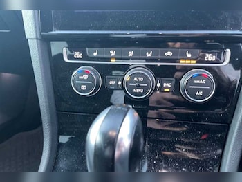 Used Volkswagen Golf 2018 for sale - 76956532: Photo