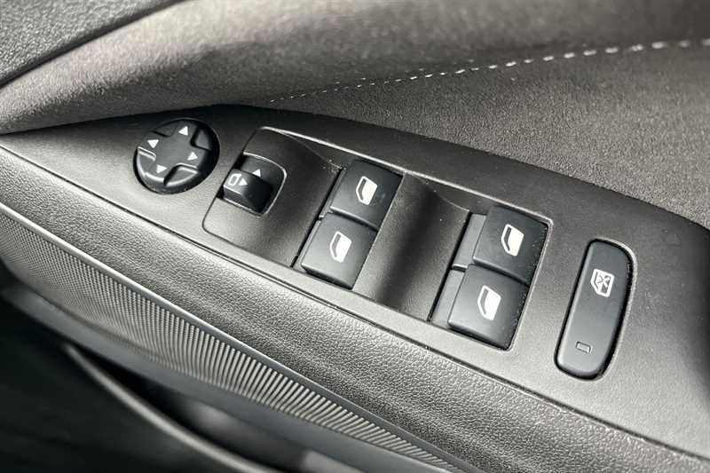 Used Vauxhall Crossland 2024 for sale - 77930118: Photo 16