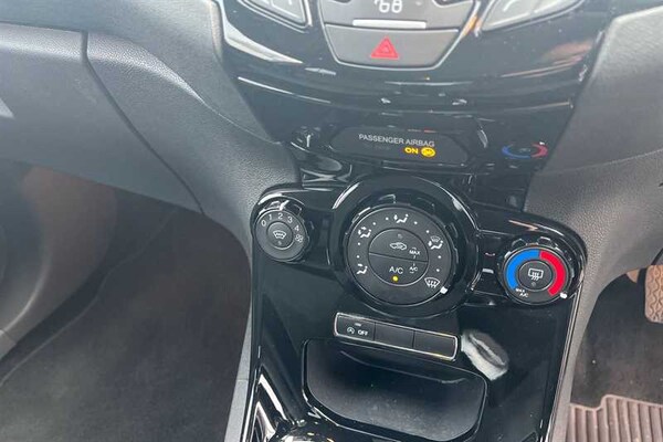 Used Ford Fiesta 2015 for sale - 76204310: Photo 15
