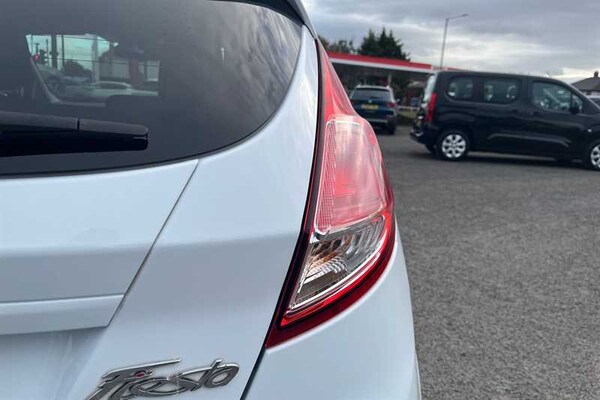 Used Ford Fiesta 2015 for sale - 76204310: Photo 32