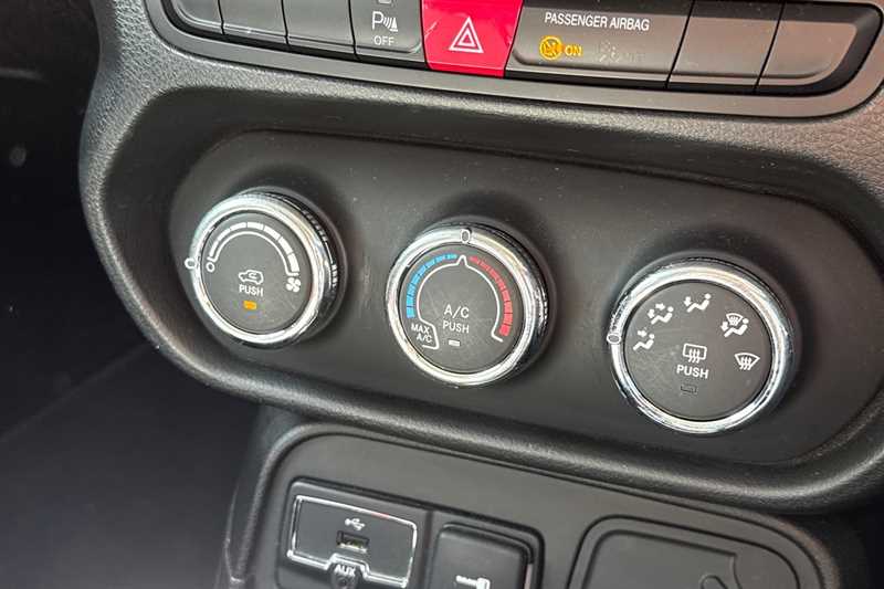 Used Jeep Renegade 2017 for sale - 78130580: Photo 15