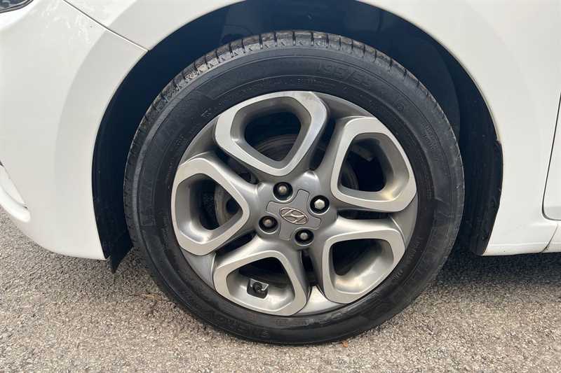 Used Hyundai i20 2019 for sale - 76204437: Photo 12