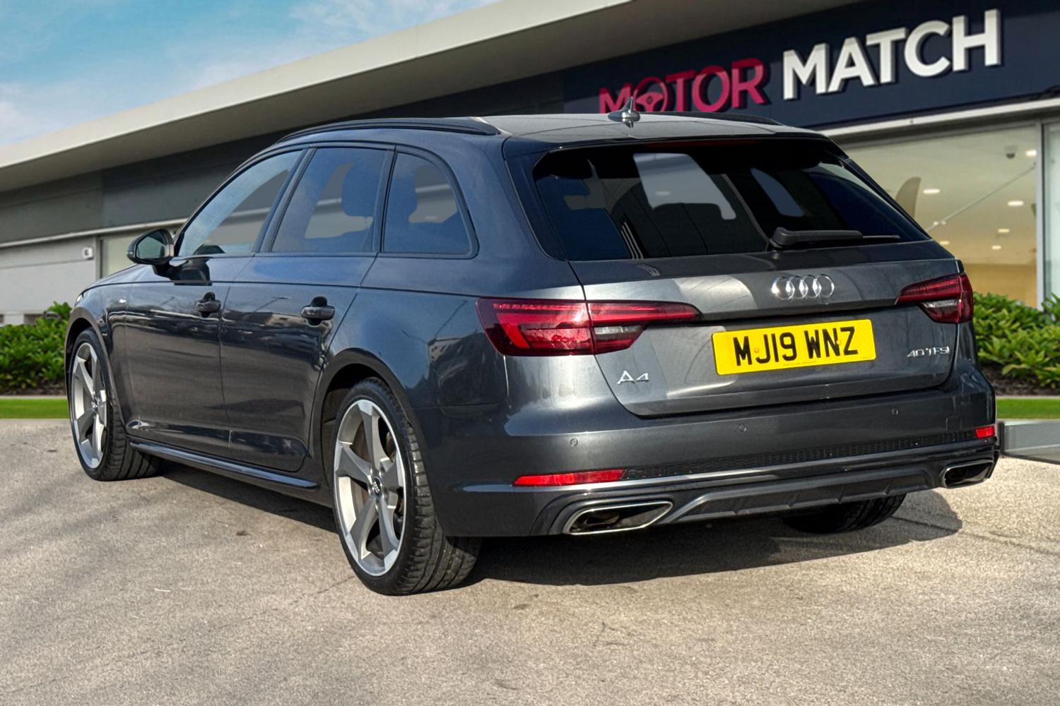 Used Audi A4 Avant 2019 for sale - 77680102: Photo 2