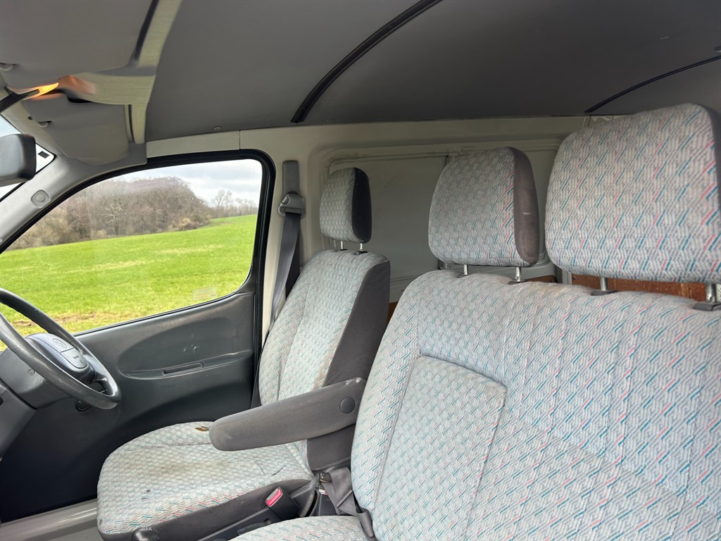 Used Toyota HiAce 2002 for sale - 77281367: Photo 15