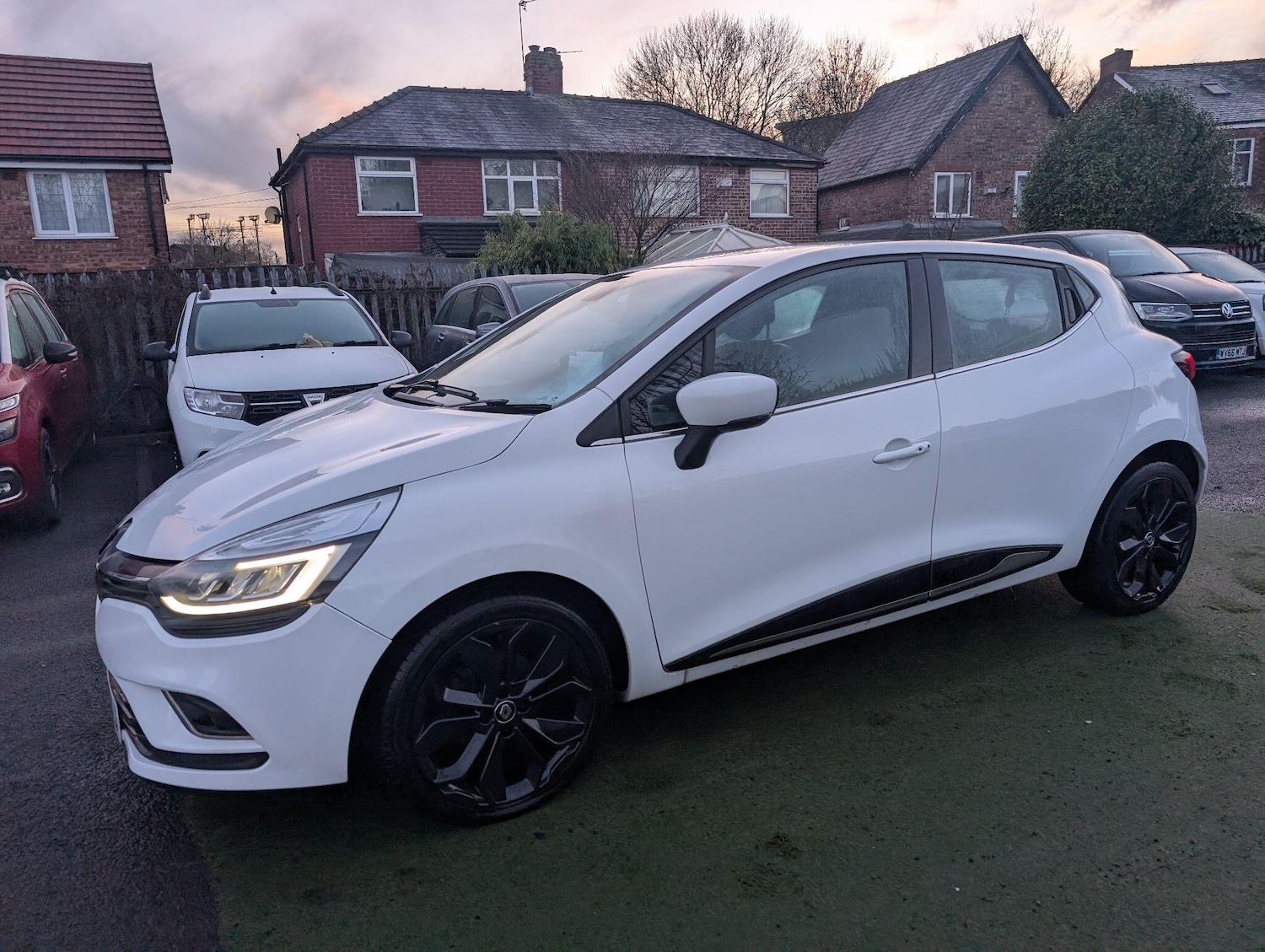 Used Renault Clio 2017 for sale - 76780610: Photo 10