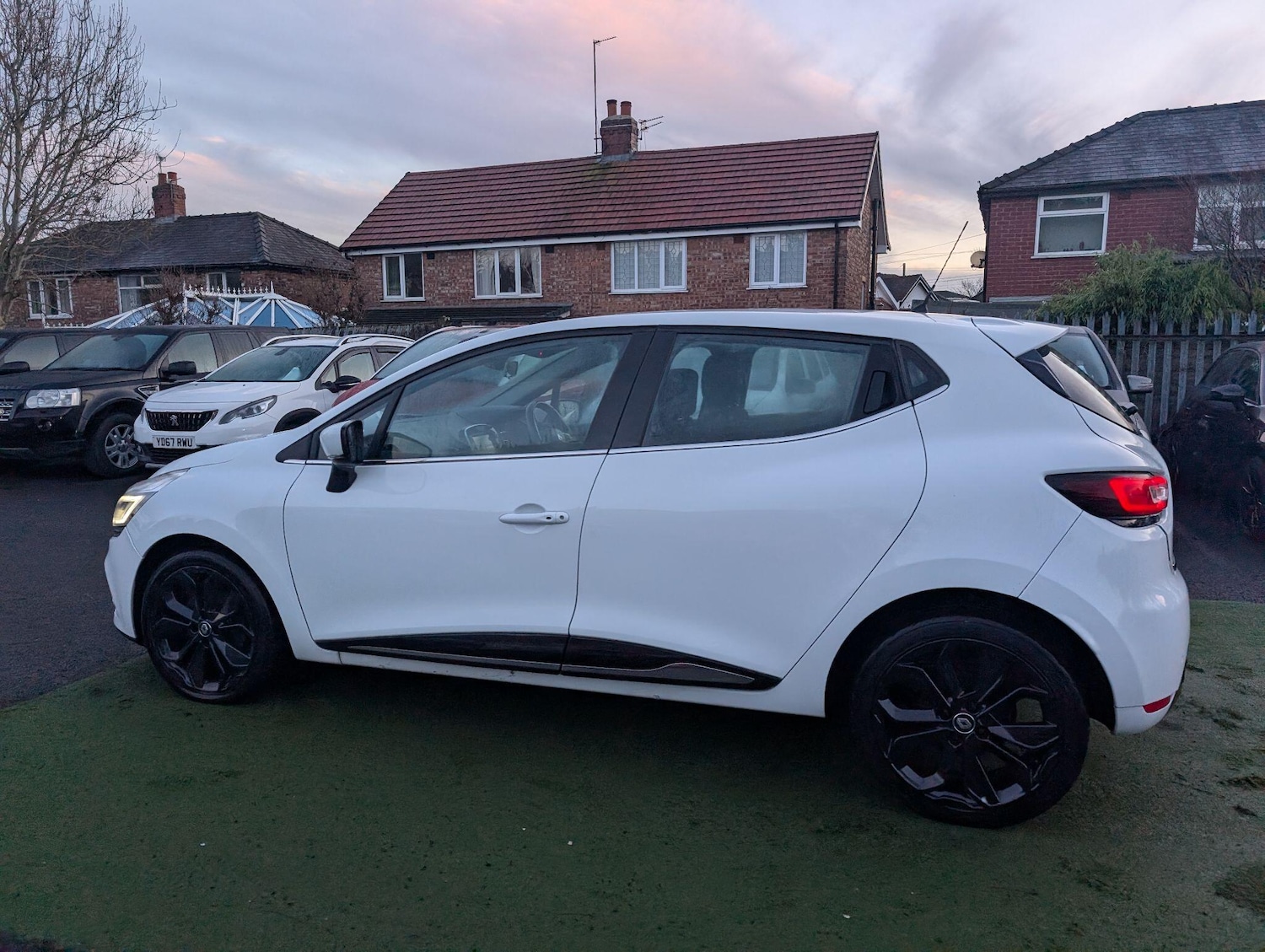 Used Renault Clio 2017 for sale - 76780610: Photo 14