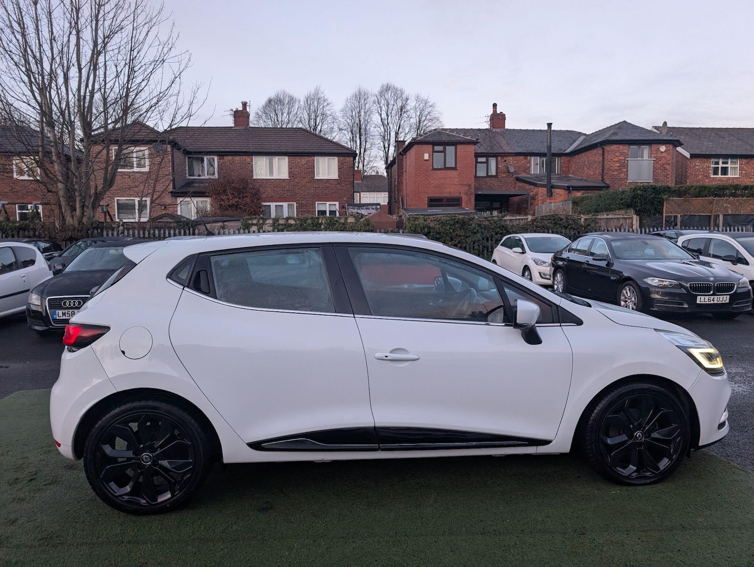 Used Renault Clio 2017 for sale - 76780610: Photo 25