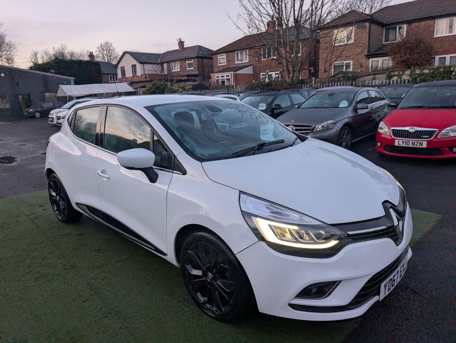 Used Renault Clio 2017 for sale - 76780610: Photo 3