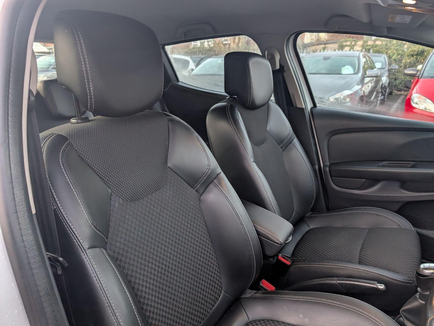 Used Renault Clio 2017 for sale - 76780610: Photo 43