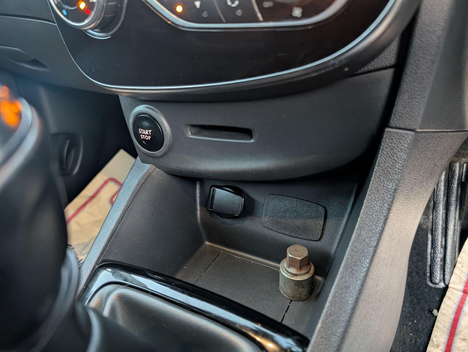 Used Renault Clio 2017 for sale - 76780610: Photo 57