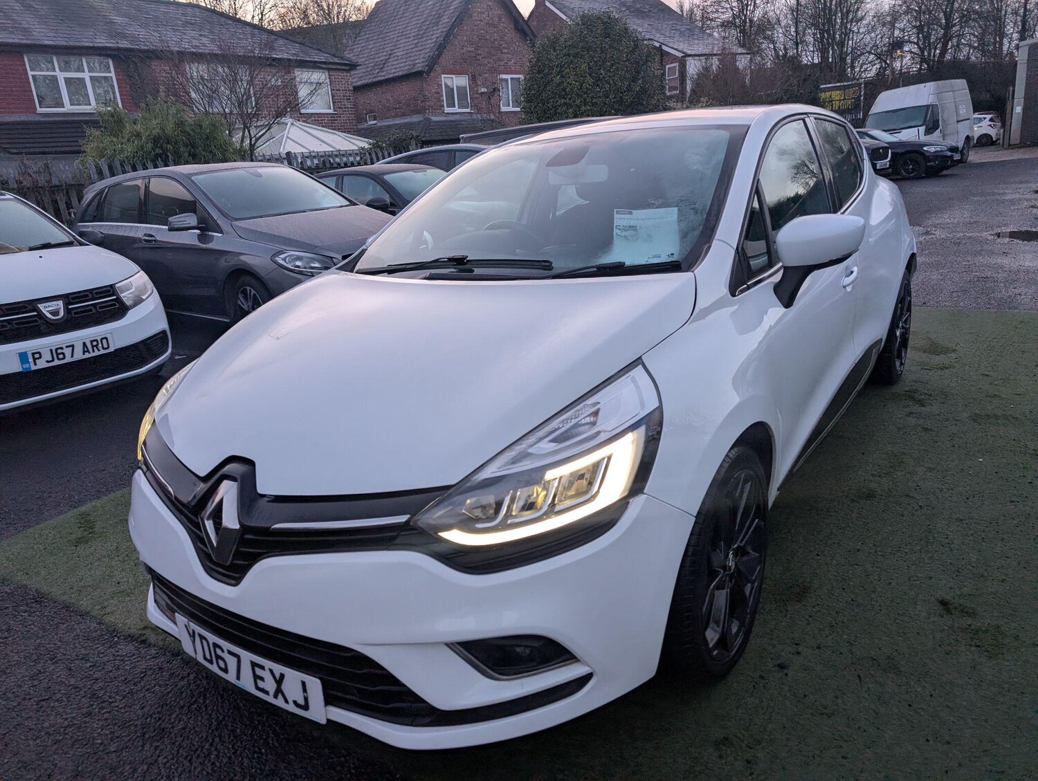 Used Renault Clio 2017 for sale - 76780610: Photo 8