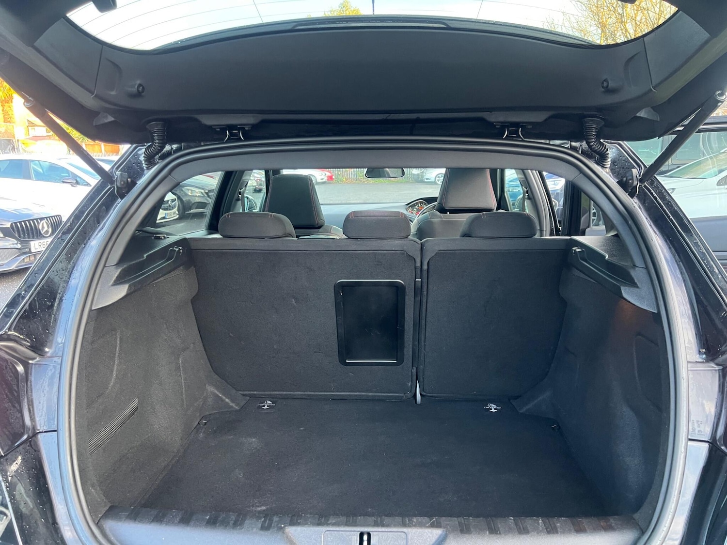 Used Peugeot 308 2018 for sale - 76942368: Photo 46