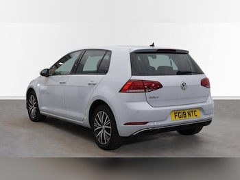 Used Volkswagen Golf 2018 for sale - 77120036: Photo