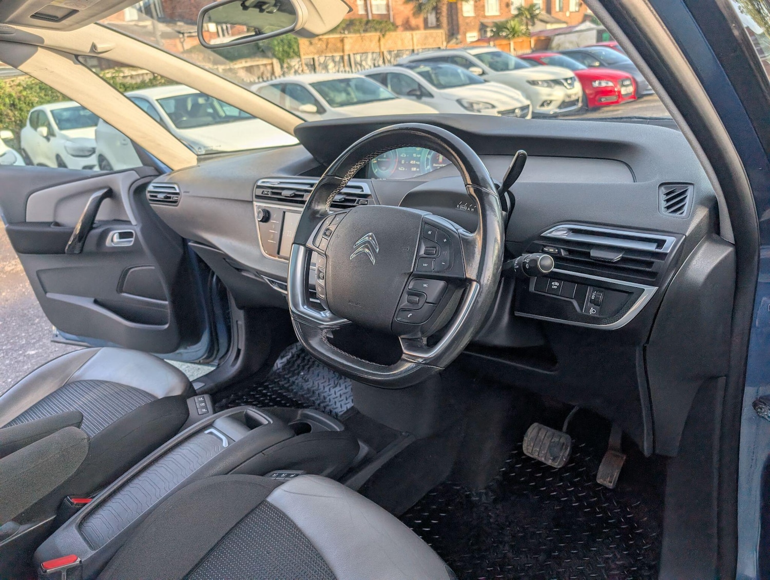 Used Citroen C4 Picasso 2013 for sale - 76701363: Photo 3