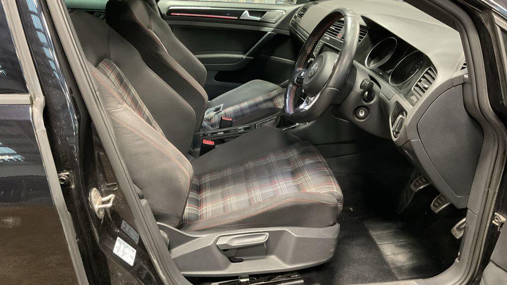 Used Volkswagen Golf 2014 for sale - 77255236: Photo 15