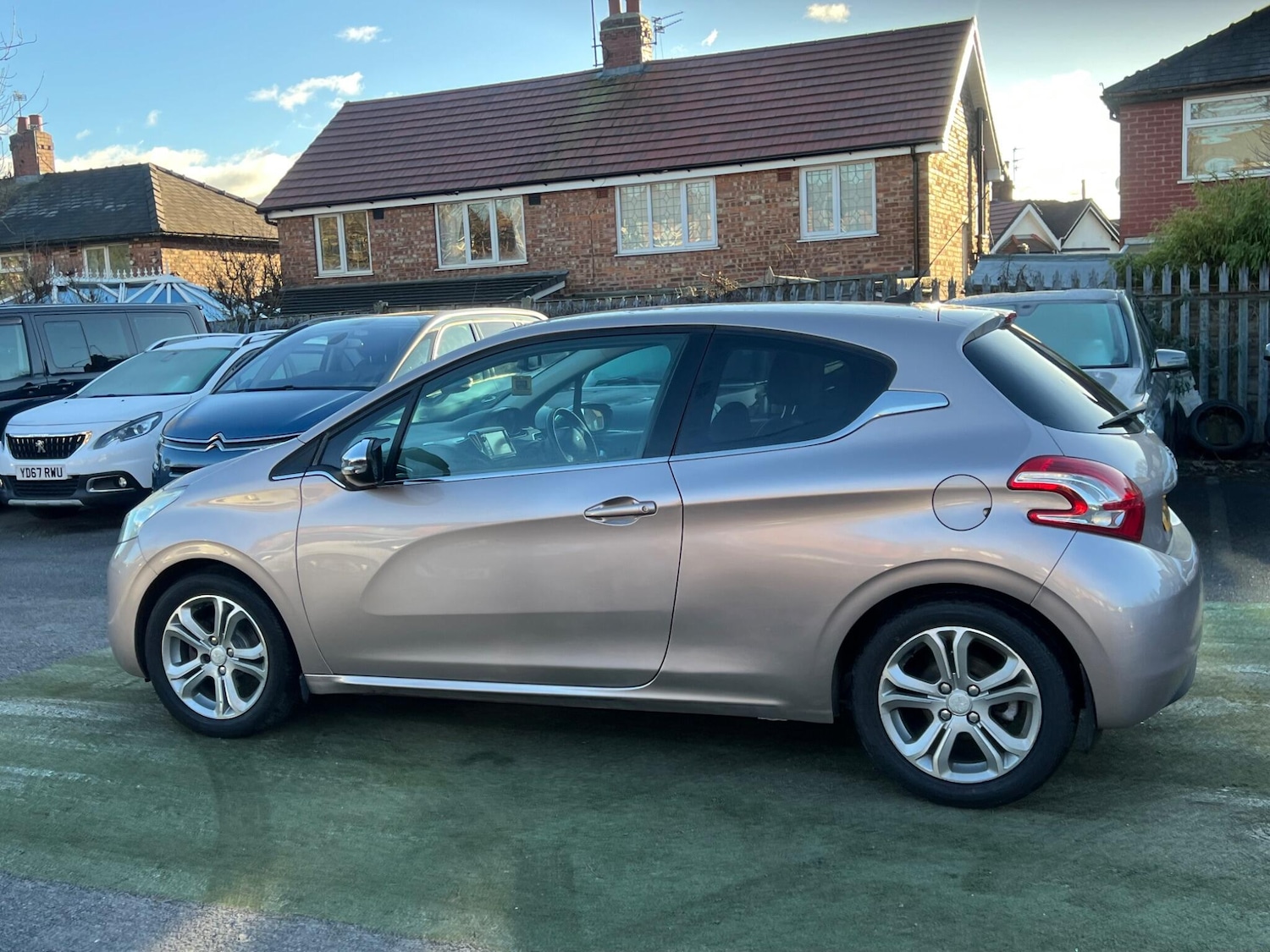 Used Peugeot 208 2012 for sale - 77097628: Photo 30
