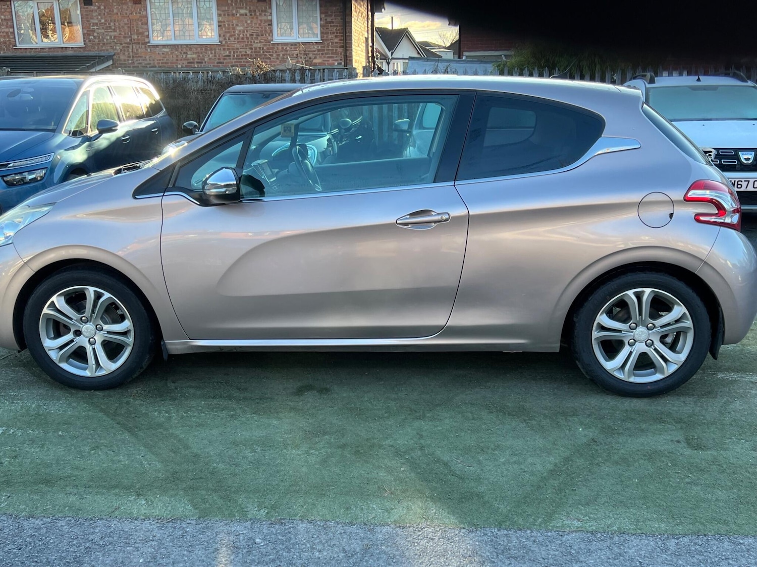 Used Peugeot 208 2012 for sale - 77097628: Photo 31