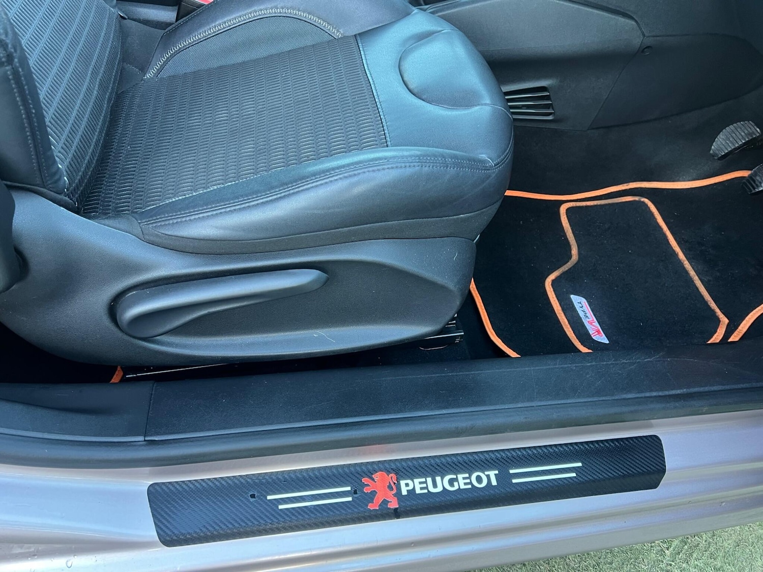 Used Peugeot 208 2012 for sale - 77097628: Photo 47