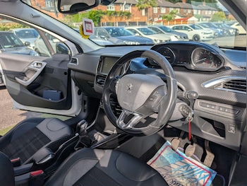 Used Peugeot 2008 2017 for sale - 75720896: Photo