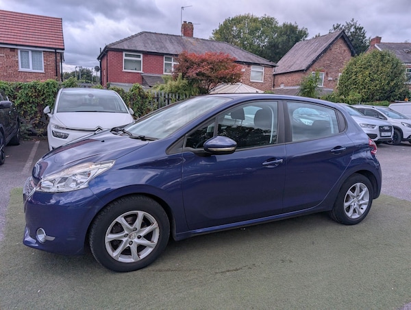 Used Peugeot 208 2014 for sale - 76189945: Photo 17