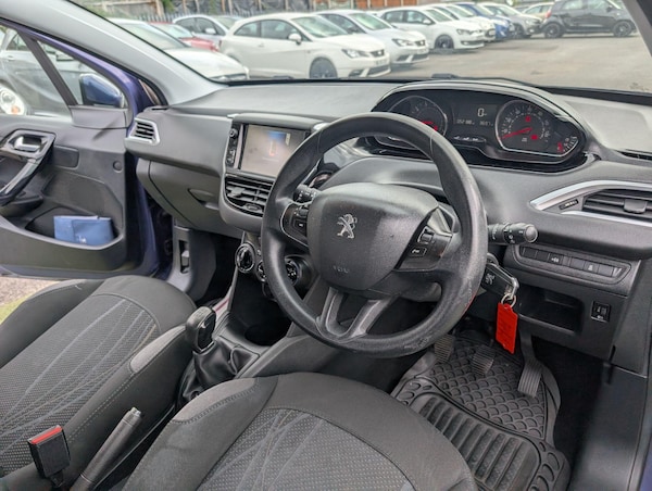 Used Peugeot 208 2014 for sale - 76189945: Photo 2