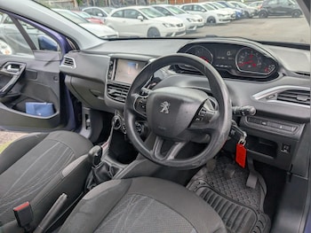 Used Peugeot 208 2014 for sale - 76189945: Photo 2