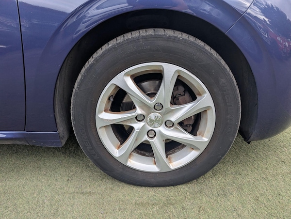 Used Peugeot 208 2014 for sale - 76189945: Photo 39