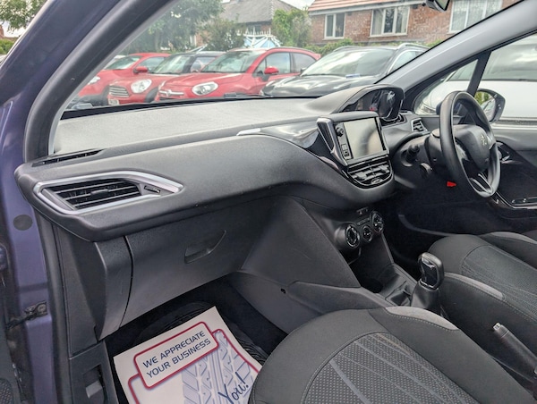 Used Peugeot 208 2014 for sale - 76189945: Photo 44