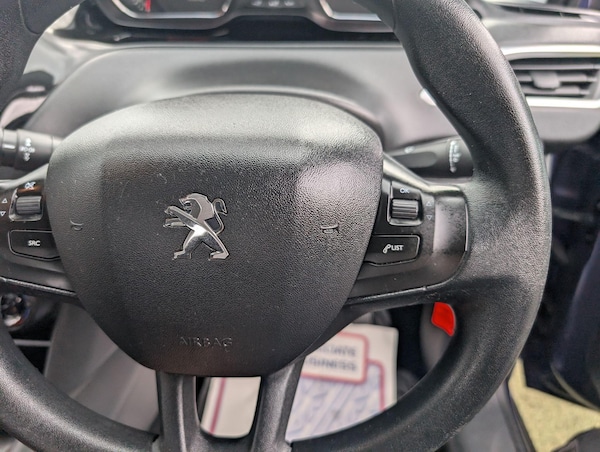 Used Peugeot 208 2014 for sale - 76189945: Photo 55