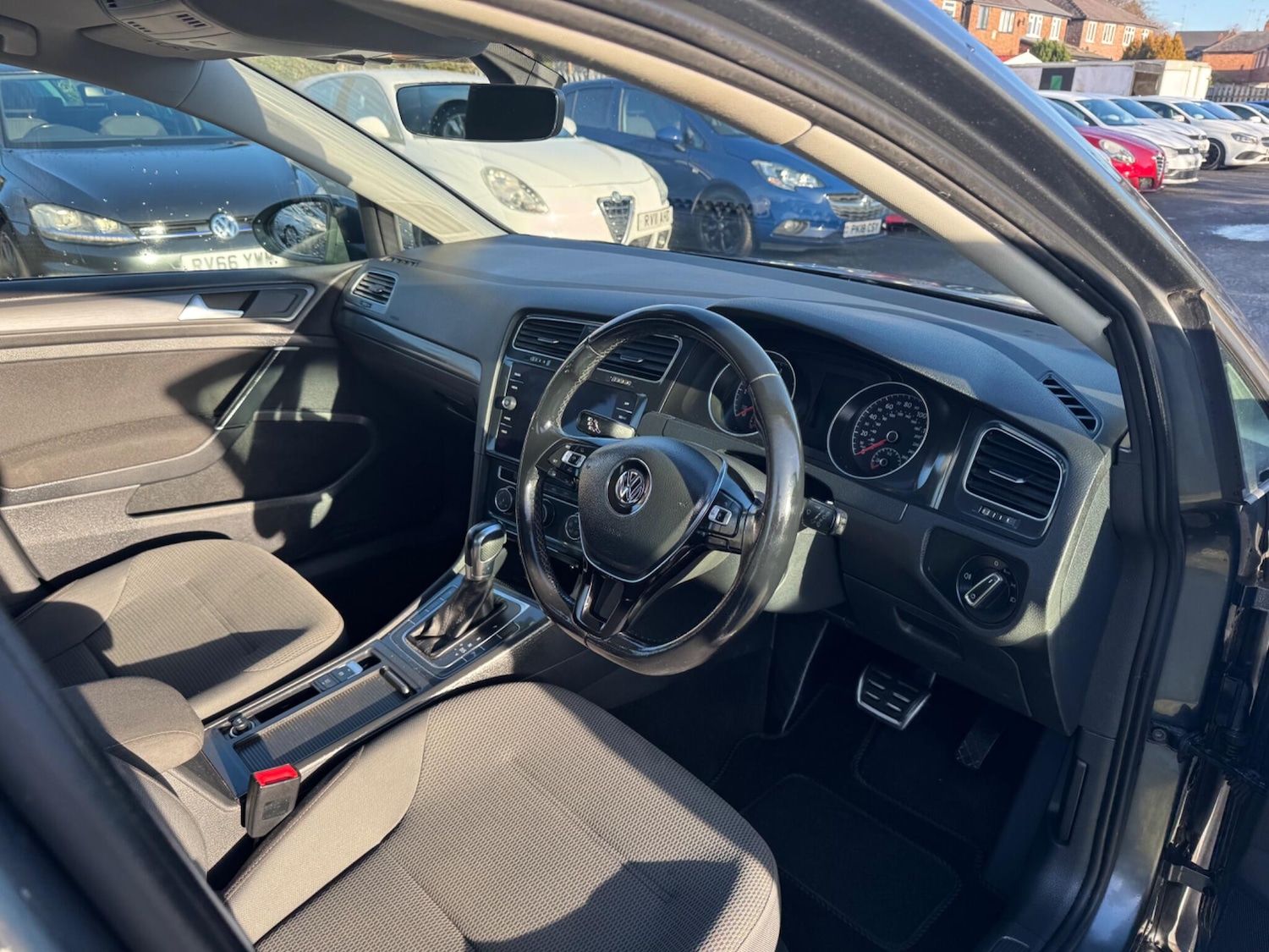 Used Volkswagen Golf 2018 for sale - 77163351: Photo 41