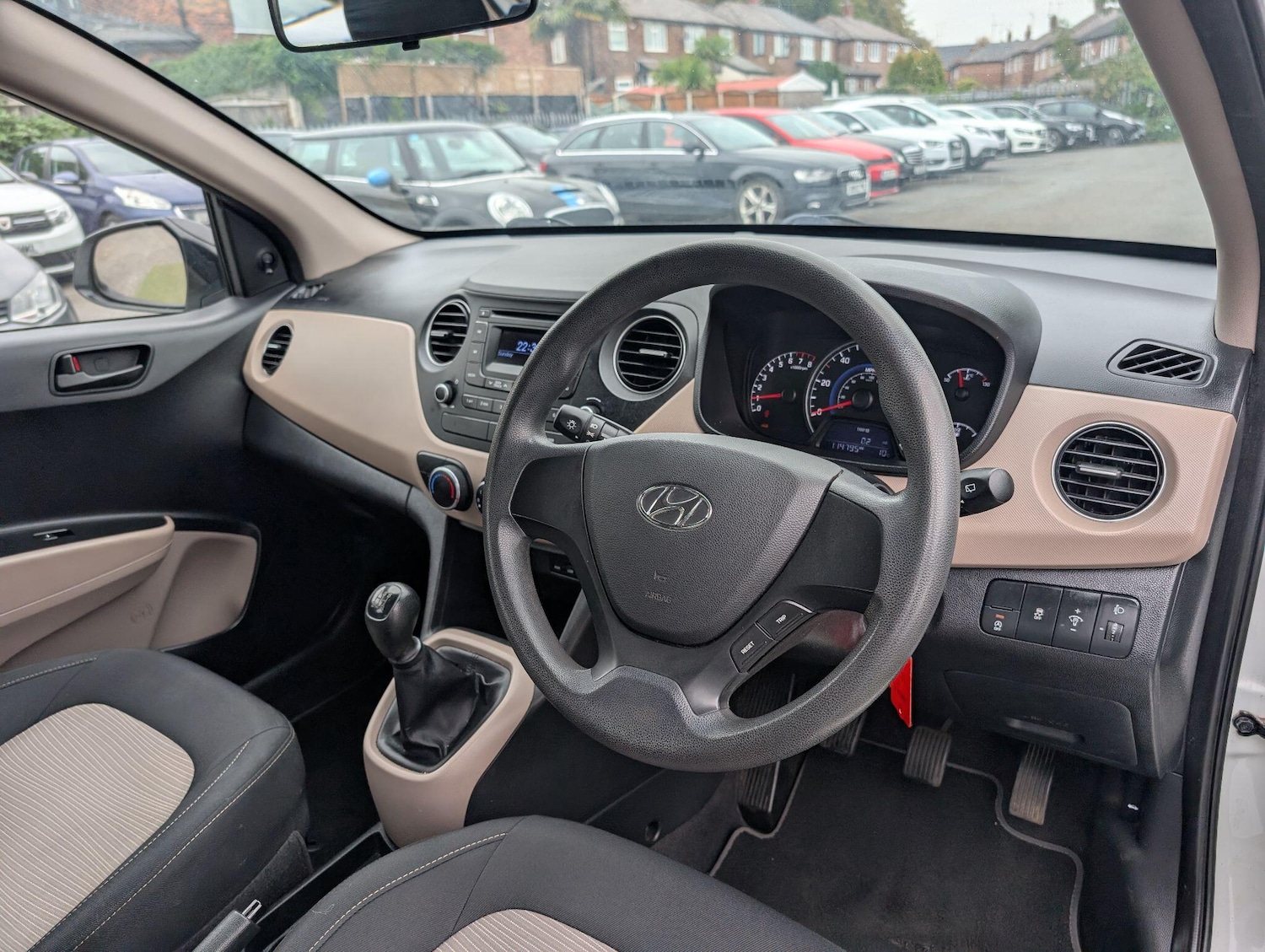 Used Hyundai i10 2015 for sale - 76166606: Photo 2