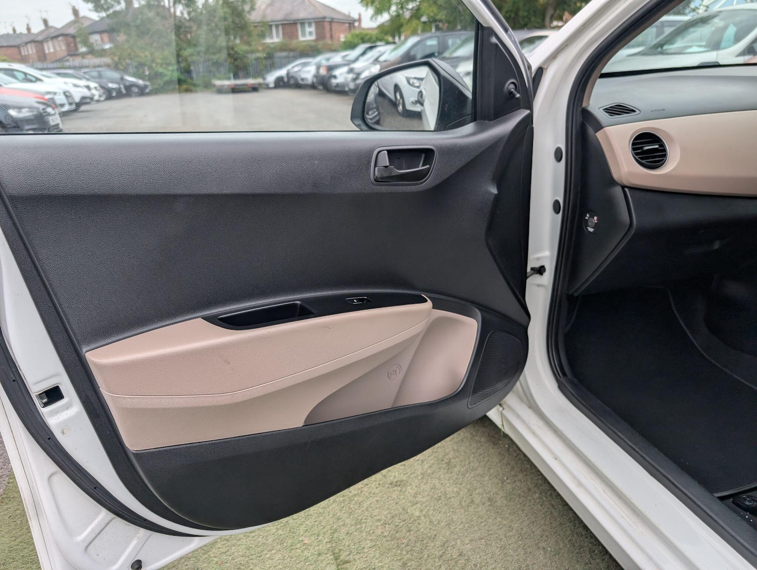 Used Hyundai i10 2015 for sale - 76166606: Photo 31