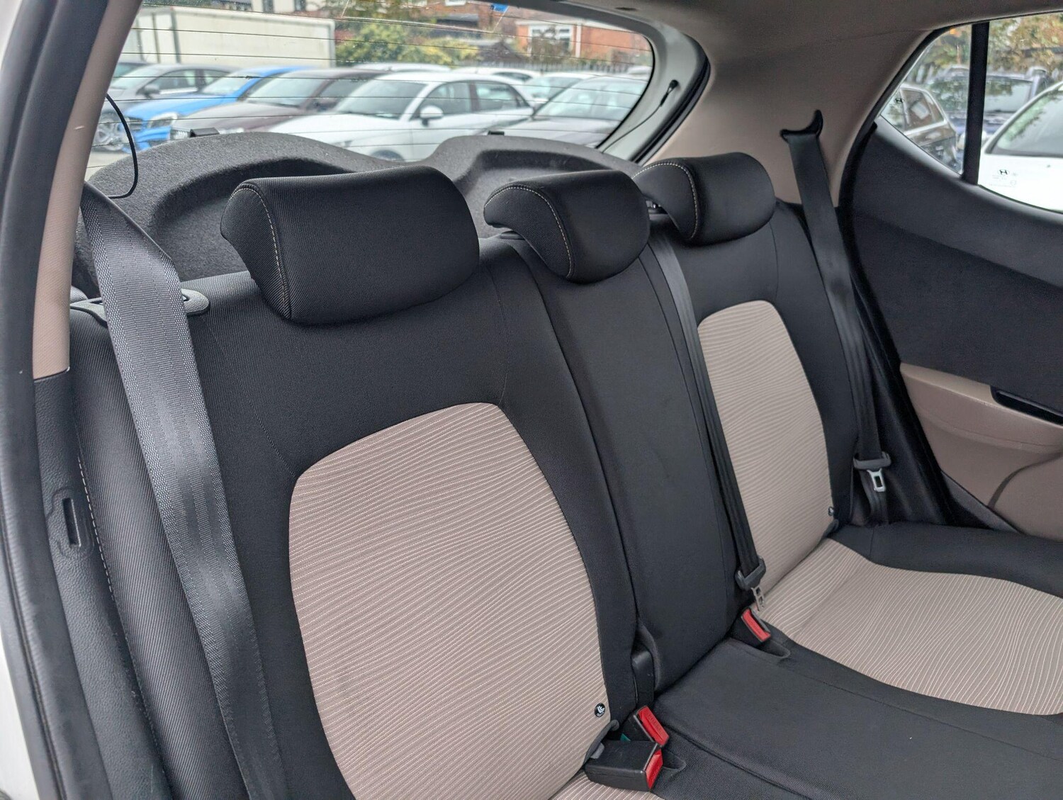 Used Hyundai i10 2015 for sale - 76166606: Photo 32