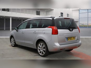 Used Peugeot 5008 2013 for sale - 76824102: Photo
