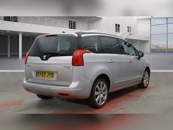 Used Peugeot 5008 2013 for sale - 76824102: Photo