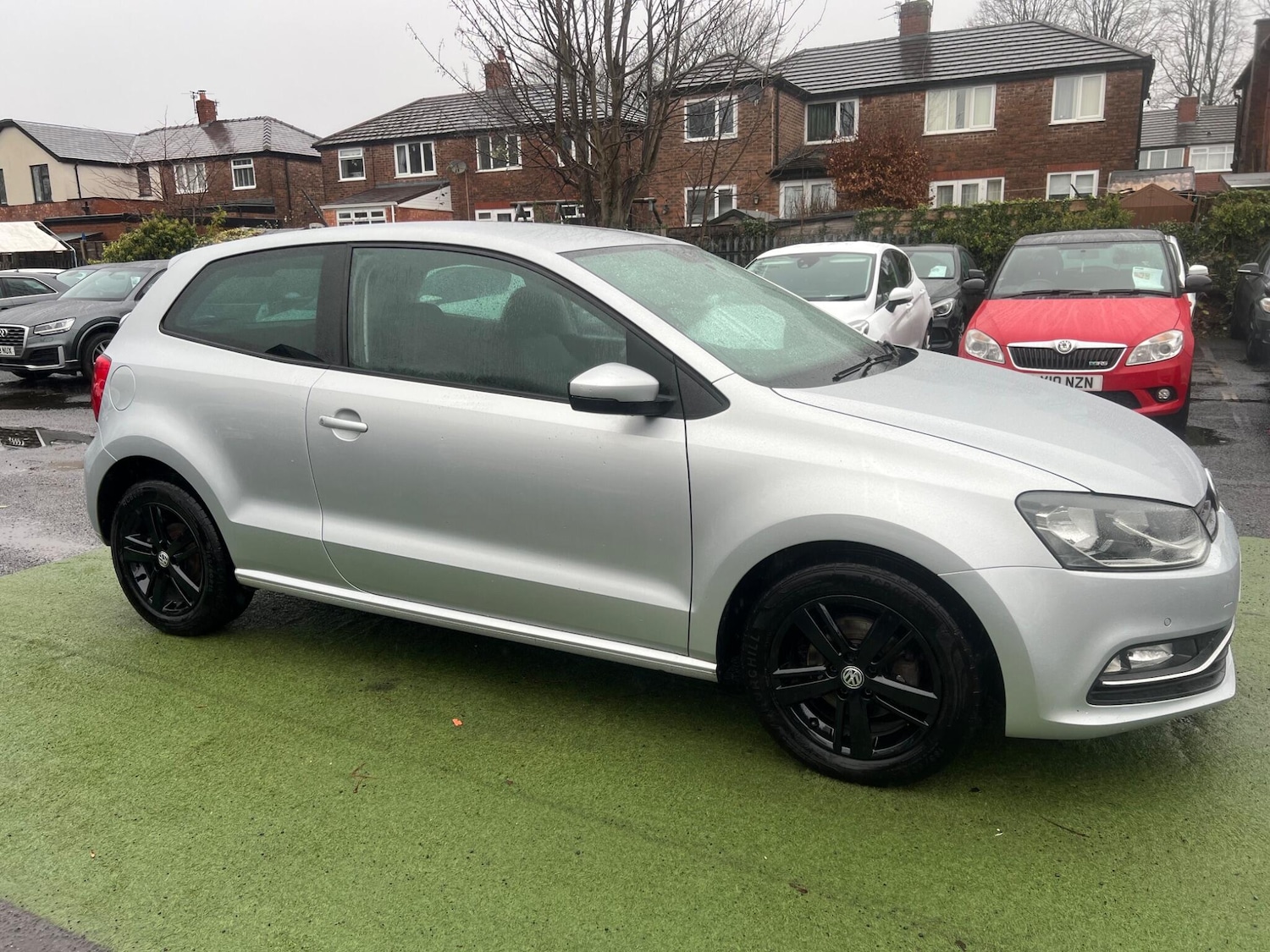Used Volkswagen Polo 2017 for sale - 76849997: Photo 2