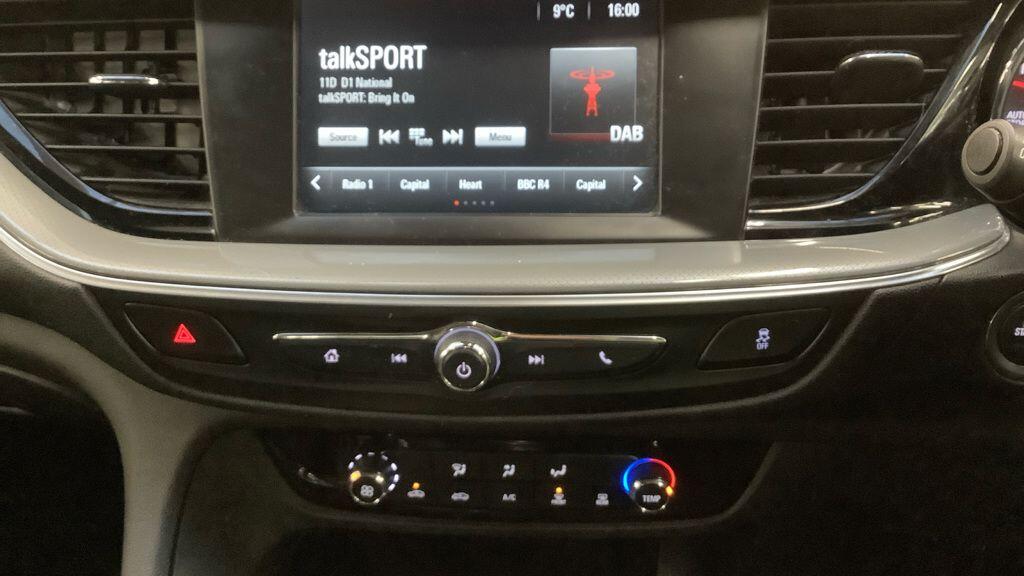 Used Vauxhall Insignia 2017 for sale - 77305059: Photo 2